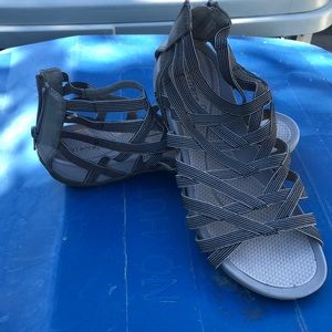 These are bare traps Womens sandals.  In great condition.  Worn twice.